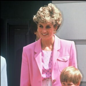 Lady Diana et le prince Harry à Windsor en août 1992.