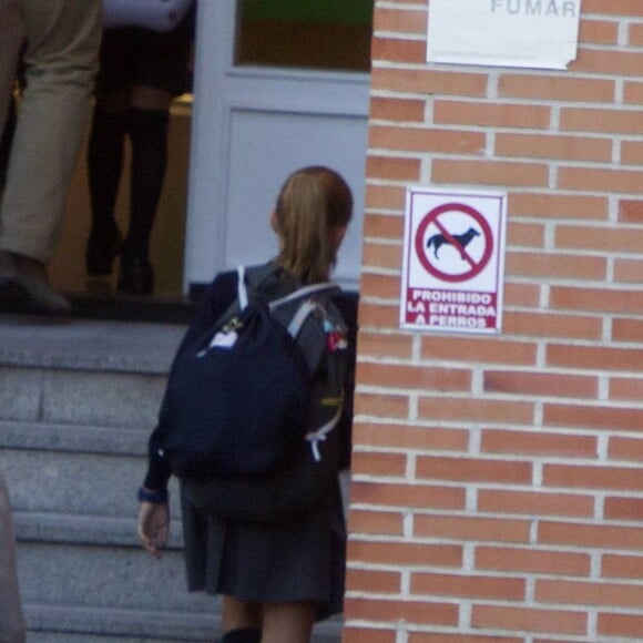 Le roi Felipe VI et la reine Letizia d'Espagne ont accompagné le 11 septembre 2018 leurs filles la princesse Leonor des Asturies et l'infante Sofia pour leur rentrée des classes à l'école Santa Maria de Los Rosales.