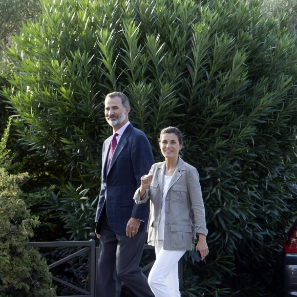Le roi Felipe VI et la reine Letizia d'Espagne ont accompagné le 11 septembre 2018 leurs filles la princesse Leonor des Asturies et l'infante Sofia pour leur rentrée des classes à l'école Santa Maria de Los Rosales.