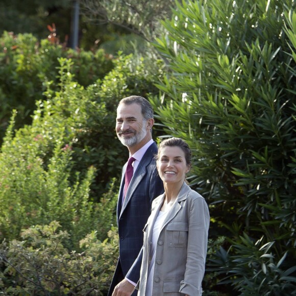 Le roi Felipe VI et la reine Letizia d'Espagne ont accompagné le 11 septembre 2018 leurs filles la princesse Leonor des Asturies et l'infante Sofia pour leur rentrée des classes à l'école Santa Maria de Los Rosales.