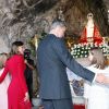 Le roi Felipe VI d'Espagne, la reine Letizia et leurs filles la princesse Leonor des Asturies et l'infante Sofia dans la Sainte Grotte de la Vierge de Covadonga pour le centenaire du couronnement canonique de la Vierge, le 8 septembre 2018 à Cangas de Onis. Il s'agissait de la première visite officielle de la princesse Leonor dans le royaume des Asturies, 41 ans après la première de son père.