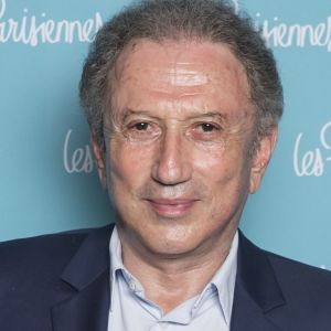 Exclusif - Michel Drucker - Photocall de la première du spectacle "Les Parisiennes" aux Folies Bergères à Paris le 24 mai 2018. Laurent Ruquier fait revivre Les Parisiennes pour un spectacle musical mêlant chant, danse, comédie. © Olivier Borde - Pierre Perusseau/Bestimage