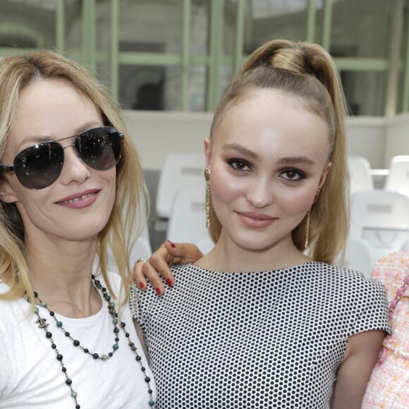 Vanessa Paradis (épouse Benchetrit) et sa fille Lily-Rose Depp - People au 2ème défilé de mode "Chanel", collection Haute-Couture automne-hiver 2018/2019, à Paris. Le 3 juillet 2018 © Olivier Borde / Bestimage