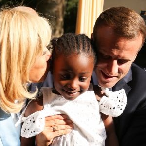 Le président de la République française Emmanuel Macron et sa femme la Première Dame Brigitte Macron (Trogneux) - Le président de la République française et sa femme la Première Dame lors des portes ouvertes au palais de l'Elysee à l'occasion des Journées Européennes du Patrimoine à Paris, France, le 15 septembre 2018. © Hamilton/Pool/Bestimage