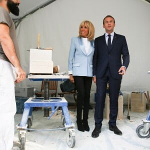 Le président de la République française Emmanuel Macron et sa femme la Première Dame Brigitte Macron (Trogneux) - Le président de la République française et sa femme la Première Dame lors des portes ouvertes au palais de l'Elysee à l'occasion des Journées Européennes du Patrimoine à Paris, France, le 15 septembre 2018. © Hamilton/Pool/Bestimage