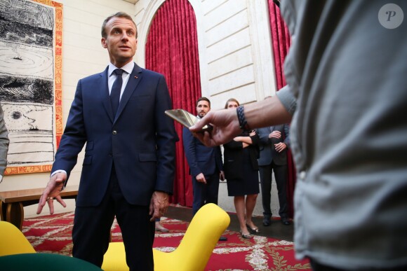 Le président de la République française Emmanuel Macron et sa femme la Première Dame Brigitte Macron (Trogneux) - Le président de la République française et sa femme la Première Dame lors des portes ouvertes au palais de l'Elysee à l'occasion des Journées Européennes du Patrimoine à Paris, France, le 15 septembre 2018. © Hamilton/Pool/Bestimage