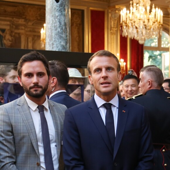 Le président de la République française Emmanuel Macron et sa femme la Première Dame Brigitte Macron (Trogneux) - Le président de la République française et sa femme la Première Dame lors des portes ouvertes au palais de l'Elysee à l'occasion des Journées Européennes du Patrimoine à Paris, France, le 15 septembre 2018. © Hamilton/Pool/Bestimage