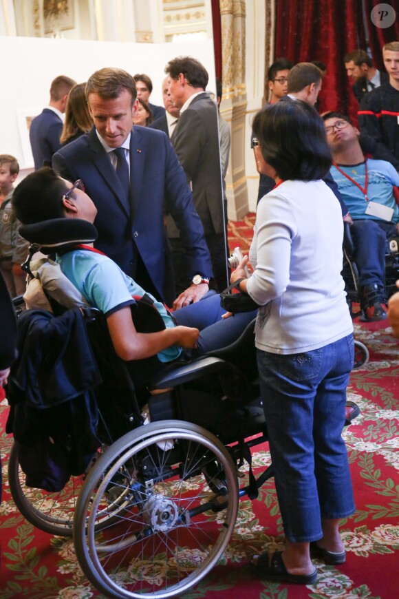 Le président de la République française Emmanuel Macron et sa femme la Première Dame Brigitte Macron (Trogneux) - Le président de la République française et sa femme la Première Dame lors des portes ouvertes au palais de l'Elysee à l'occasion des Journées Européennes du Patrimoine à Paris, France, le 15 septembre 2018. © Hamilton/Pool/Bestimage