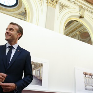 Le président de la République française Emmanuel Macron et sa femme la Première Dame Brigitte Macron (Trogneux) - Le président de la République française et sa femme la Première Dame lors des portes ouvertes au palais de l'Elysee à l'occasion des Journées Européennes du Patrimoine à Paris, France, le 15 septembre 2018. © Hamilton/Pool/Bestimage