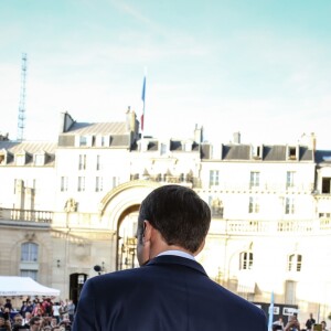 Le président de la République française Emmanuel Macron et sa femme la Première Dame Brigitte Macron (Trogneux) - Le président de la République française et sa femme la Première Dame lors des portes ouvertes au palais de l'Elysee à l'occasion des Journées Européennes du Patrimoine à Paris, France, le 15 septembre 2018. © Hamilton/Pool/Bestimage