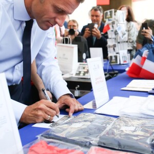 Le président de la République française Emmanuel Macron et sa femme la Première Dame Brigitte Macron (Trogneux) - Le président de la République française et sa femme la Première Dame lors des portes ouvertes au palais de l'Elysee à l'occasion des Journées Européennes du Patrimoine à Paris, France, le 15 septembre 2018. © Hamilton/Pool/Bestimage