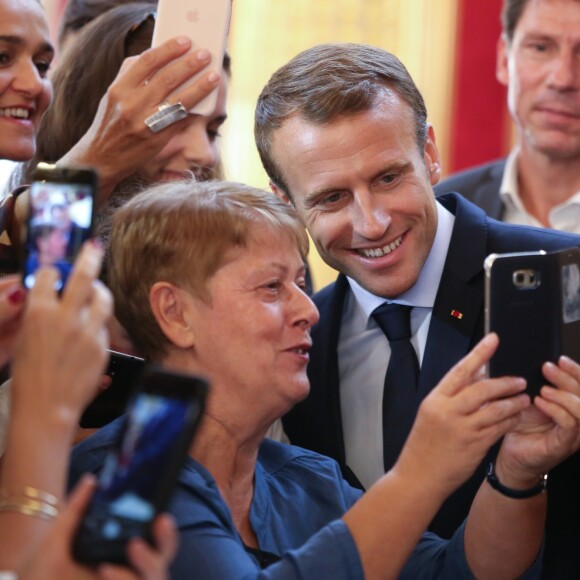 Le président de la République française Emmanuel Macron et sa femme la Première Dame Brigitte Macron (Trogneux) - Le président de la République française et sa femme la Première Dame lors des portes ouvertes au palais de l'Elysee à l'occasion des Journées Européennes du Patrimoine à Paris, France, le 15 septembre 2018. © Hamilton/Pool/Bestimage