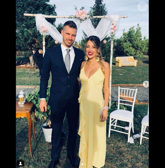 Morgan Schneiderlin et sa femme Camille (enceinte) au mariage de sa petite soeur Manon. Septembre 2018.