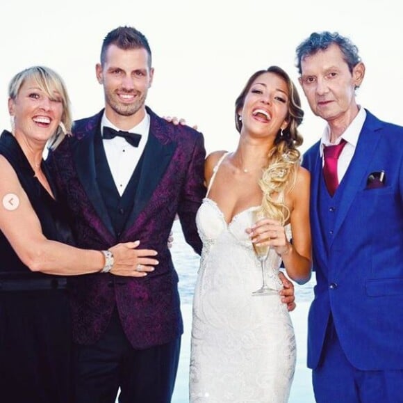 Morgan Schneiderlin entouré de ses parents lors de son mariage avec Camille Sold. Photo souvenir publiée sur Instagram le 16 septembre 2018.