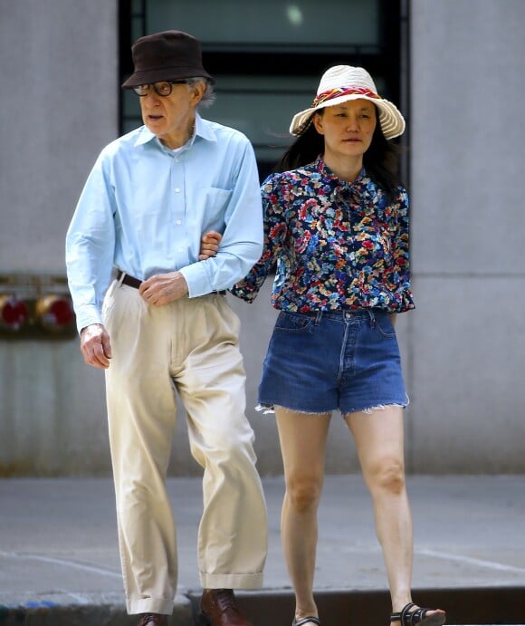Woody Allen et sa femme Soon-Yi Previn se baladent sur Park Avenue dans New York le 12 Août 2018