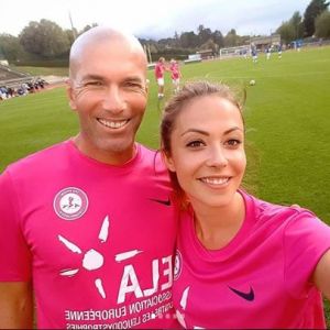 Dounia Coesens (Plus belle la vie) et Zinédine Zidane lors d'un match pour l'association ELA - Instagram, 17 septembre 2018