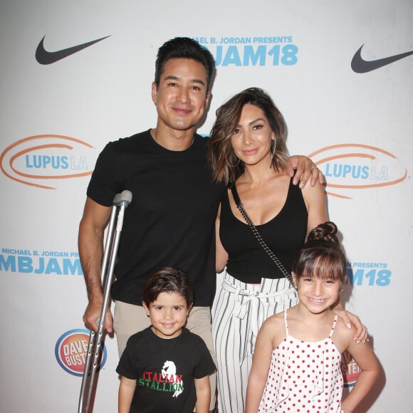 Mario Lopez avec sa femme Courtney Laine Mazza et leurs enfants Dominic Lopez et Gia Francesca Lopez - Les célébrités posent lors du photocall de la soirée MBJAM18 à Hollywood le 28 juillet 2018.