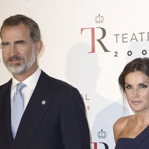 Le roi Felipe VI d'Espagne et la reine Letizia arrivent à l'ouverture de la saison du théâtre royal à Madrid le 19 septembre 2018.