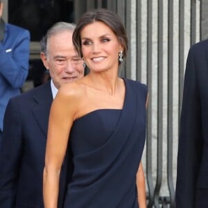 Le roi Felipe VI d'Espagne et la reine Letizia arrivent à l'ouverture de la saison du théâtre royal à Madrid le 19 septembre 2018.