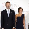 Le roi Felipe VI d'Espagne et la reine Letizia arrivent à l'ouverture de la saison du théâtre royal à Madrid le 19 septembre 2018.