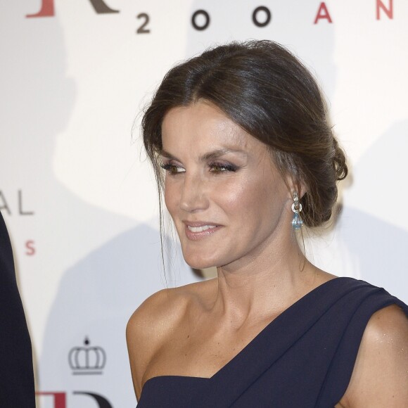 La reine Letizia d'Espagne arrive à l'ouverture de la saison du théâtre royal à Madrid le 19 septembre 2018.