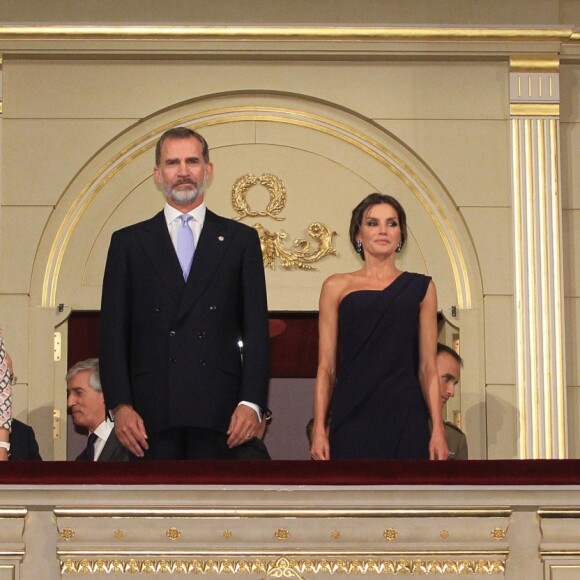 Le roi Felipe VI et la reine Letizia d'Espagne assistent à l'inauguration de la nouvelle saison du Théâtre Royal de Madrid, le 19 septembre 2018.