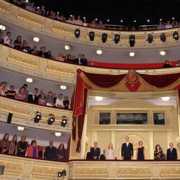 Le roi Felipe VI et la reine Letizia d'Espagne assistent à l'inauguration de la nouvelle saison du Théâtre Royal de Madrid, le 19 septembre 2018.