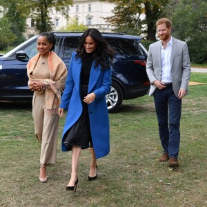 Meghan Markle, duchesse de Sussex, recevait le 20 septembre 2018 au palais de Kensington, en compagnie de son mari le prince Harry et de sa mère Doria Ragland, les femmes de la cuisine communautaire Hubb Community Kitchen pour un événement pour le lancement du livre de recettes "Together, our community cookbook" qu'elle a préfacé.