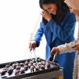 Meghan Markle, duchesse de Sussex, recevait le 20 septembre 2018 au palais de Kensington, en compagnie de son mari le prince Harry et de sa mère Doria Ragland, les femmes de la cuisine communautaire Hubb Community Kitchen pour un événement pour le lancement du livre de recettes "Together, our community cookbook" qu'elle a préfacé.