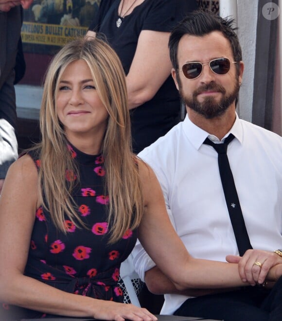Jennifer Aniston et Justin Theroux lors de l'inauguration de l'étoile de leur ami Jason Bateman sur le Hollywood Walk of Fame à Los Angeles le 26 juillet 2017.