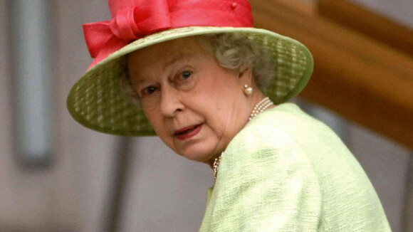 Elizabeth II : Sa dame d'honneur tombe dans les escaliers, la reine "choquée"