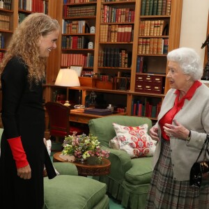 La reine Elizabeth II recevant en audience à Balmoral en septembre 2017 la gouverneure générale désignée Julie Payette.