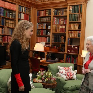 La reine Elizabeth II recevant en audience à Balmoral en septembre 2017 la gouverneure générale désignée Julie Payette.