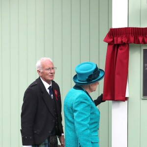 La reine Elizabeth II d'Angleterre inaugurant le pavillon des Jeux des Highlands à Braemar le 1er septembre 2018.