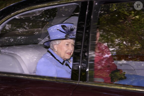 La reine Elizabeth II le 9 septembre 2018 en Ecosse, allant assister avec Autumn Phillips à la messe en l'église Crathie à Glasgow.