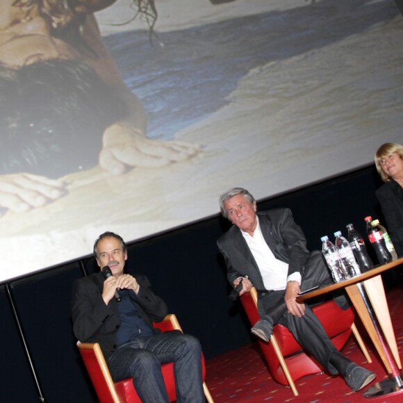 Exclusif - Alain Delon lors de la projection du film La Piscine en marge d'une exposition organisée par la ville de Boulogne-Billancourt en novembre 2011.