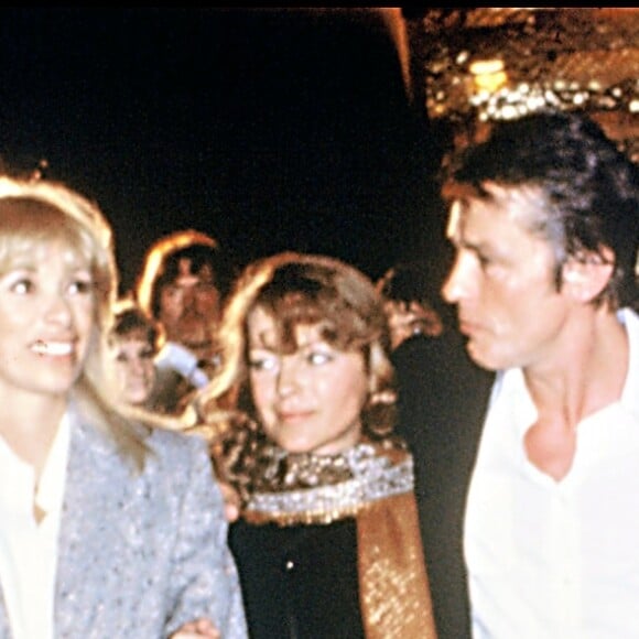 Anthony Delon, Mireille Darc, Romy Schneider, Alain Delon et Anne Parillaud en septembre 1981 à Paris lors de la première de Pour la peau d'un flic.