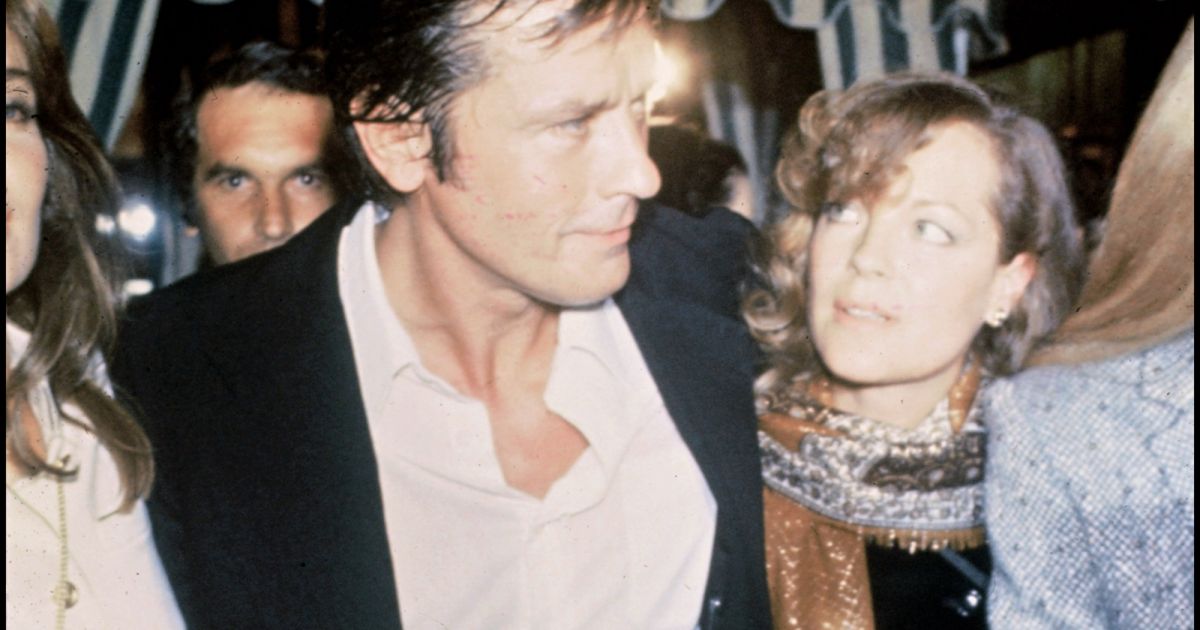 Alain Delon et Romy Schneider en septembre 1981 lors de la première à Paris de Pour la peau d'un Alain Delon et Romy Schneider en septembre 1981 lors de la première à Paris de Pour la peau d'un