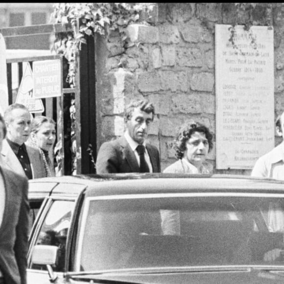 Alain Delon et Romy Schneider lors de l'enterrement du fils de cette dernière, David Meyen, en juillet 1981.