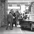  Alain Delon et Romy Schneider lors de l'enterrement du fils de cette dernière, David Meyen, en juillet 1981. 