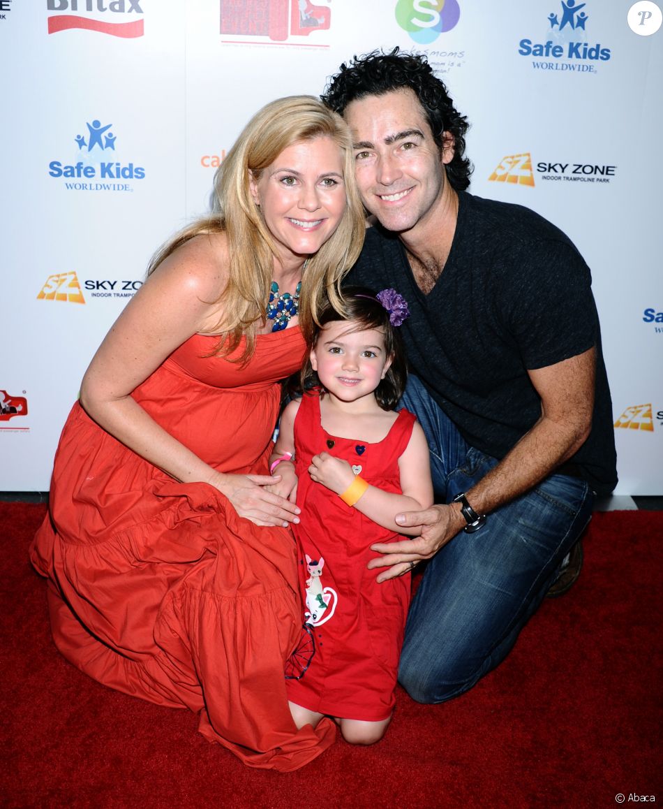 Abby Ryder Fortson avec ses parents Christie Lynn Smith et John Fortson lors d&#039;un événement au SLS Hotel à Los Angeles le 8 septembre 2012.