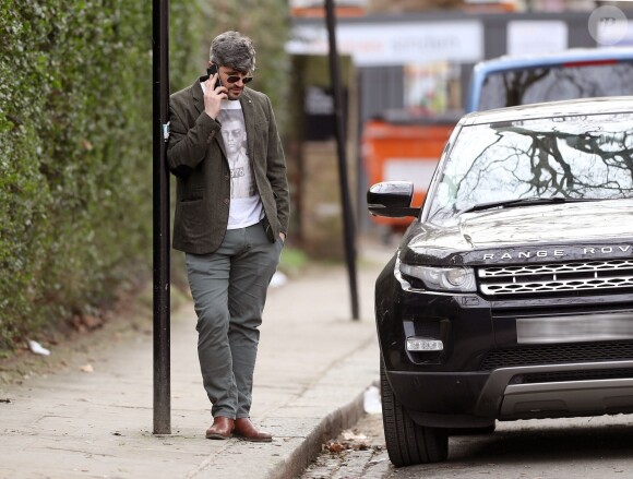 Exclusif - Fadi Fawaz (le dernier compagnon de George Michael) au téléphone dans les rues de Londres, le 14 mars 2018.