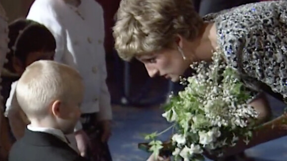 Lily Allen et son frère Alfie lors de leur rencontre avec Lady Diana en 1992.