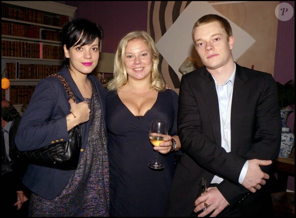Lily Allen, son frère Alfie et leur mère à Londres en 2007.