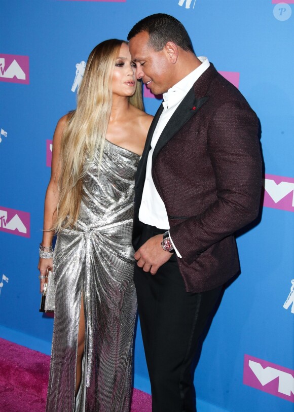 Jennifer Lopez, Alex Rodriguez lors du photocall de la cérémonie des MTV Video Music Awards à New York le 20 août 2018.