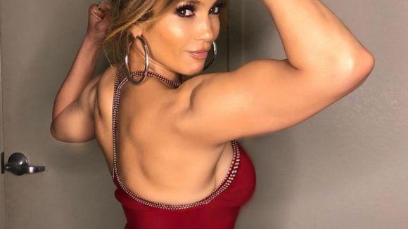Jennifer Lopez exhibe son hallucinante musculature : "Dans ma meilleure forme"