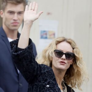 Vanessa Paradis - Arrivées des people au défilé Chanel Collection Prêt-à-Porter Printemps/Eté 2019 lors de la Fashion Week au Grand Palais à Paris le 2 octobre 2018. © Veeren-CVS/Bestimage