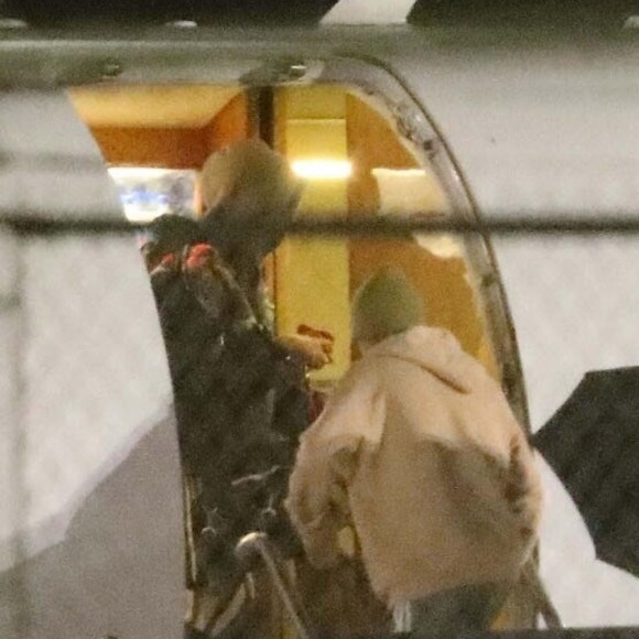 Exclusif - Justin Bieber et sa fiancée Hailey Baldwin quittent l'aéroport de Ontario au Canada en jet privé, le 30 septembre 2018