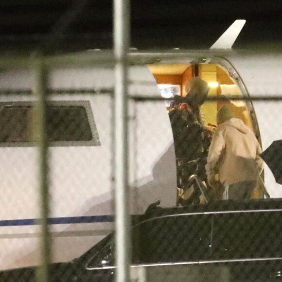 Exclusif - Justin Bieber et sa fiancée Hailey Baldwin quittent l'aéroport de Ontario au Canada en jet privé, le 30 septembre 2018