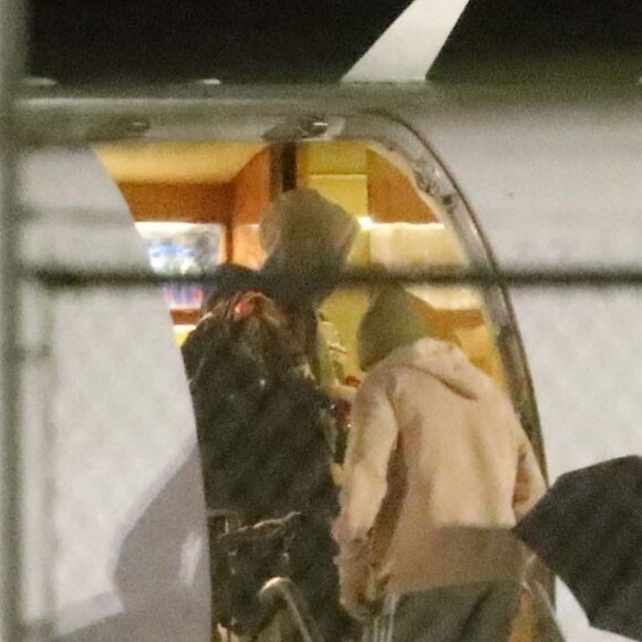 Exclusif - Justin Bieber et sa fiancée Hailey Baldwin quittent l'aéroport de Ontario au Canada en jet privé, le 30 septembre 2018